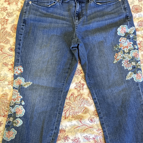 J. Jill Blue Cropped Jeans with Floral Embroidery - Picture 5 of 5